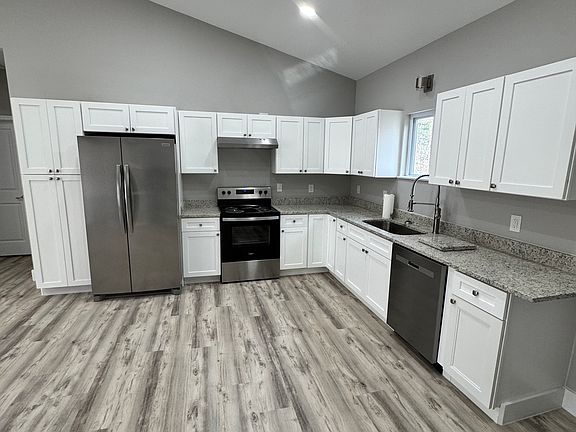 3rd image of 194 Frank Christian Rd