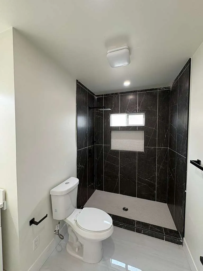 2 bed, 750 sqft, $3,995 — Photo 3