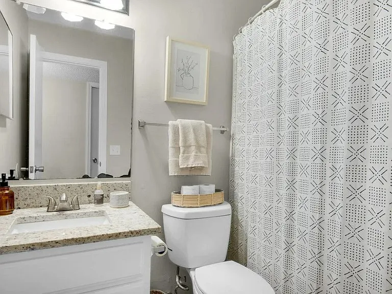 Hunters Pointe — Photo 12