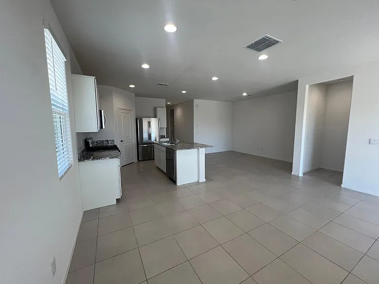 15645 W Desert Hollow Dr — Photo 4
