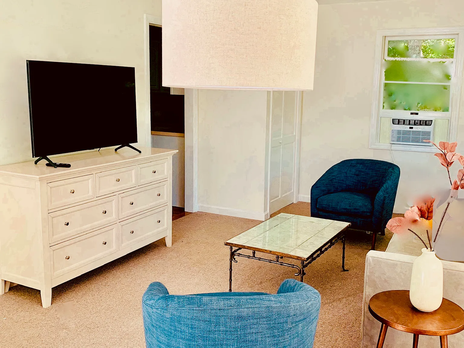 3 bed, 1400 sqft, $2,800 — Photo 4