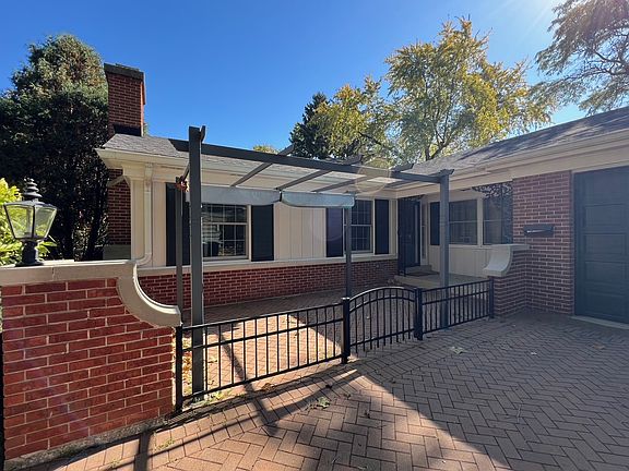 2nd image of 546 Pamela Cir