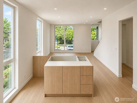 4th image of 4907 SW Canada Drive