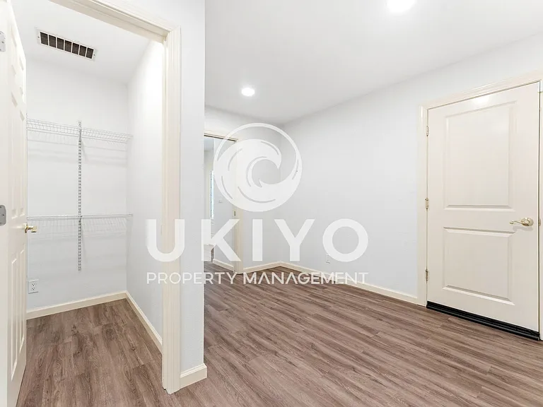 645 Keith Ct #1 — Photo 23