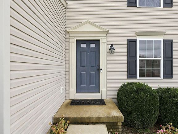 4th image of 1349 Wagy Sq
