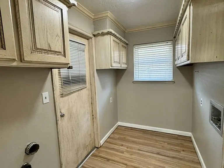 2204 Edgewood Dr — Photo 12