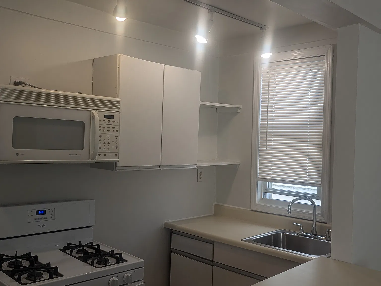 1 bed, 450 sqft, $950 — Photo 1