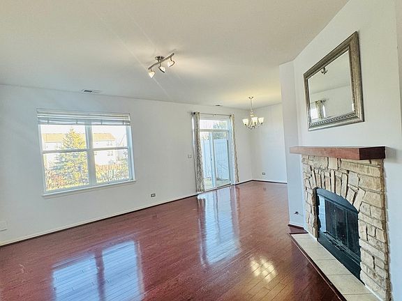 3rd image of 524 Majestic Ln