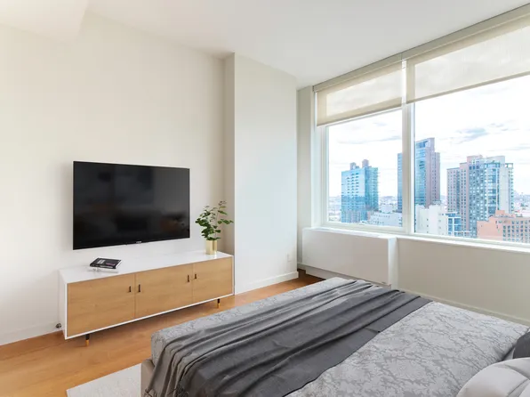 27-03 42nd Road image 3 of 25