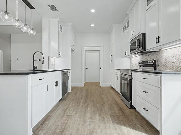 4th image of 1614 Birch Ln