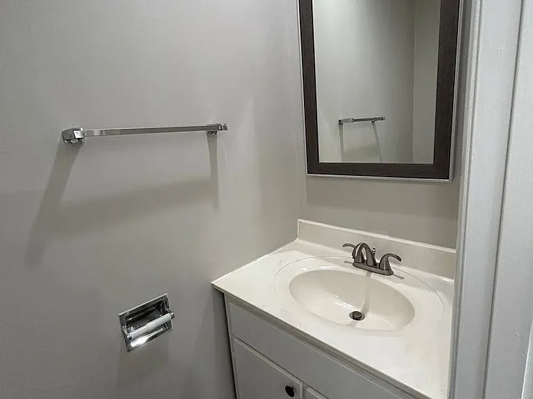Fairview Court Apartments — Photo 35