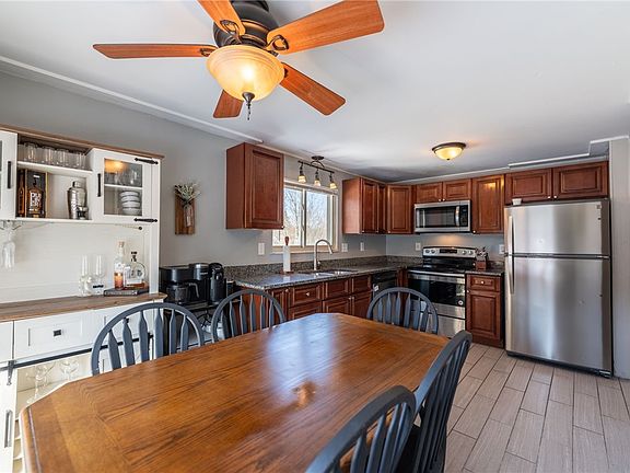 5th image of 200 Kirkwood Dr