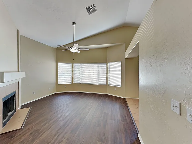 1410 E Mineral Rd — Photo 8