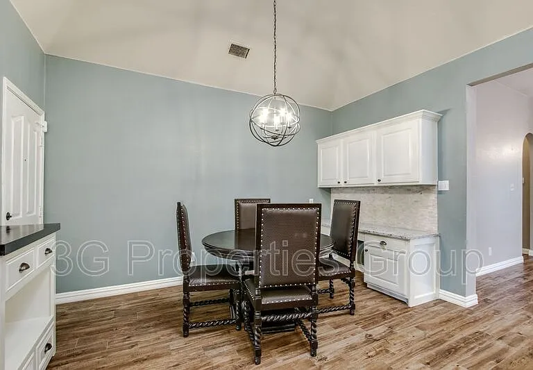 4516 Highridge Dr — Photo 10