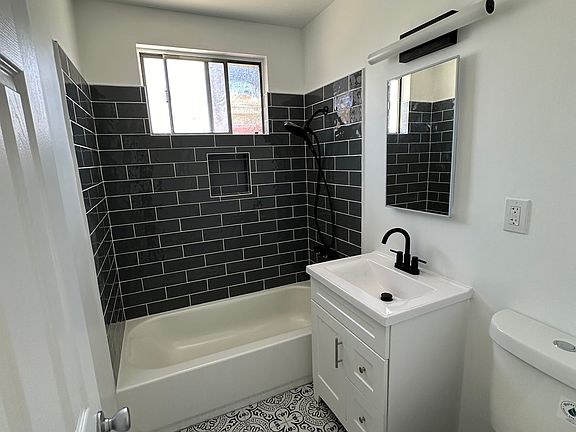 3rd image of 1001 Gay St APT 5