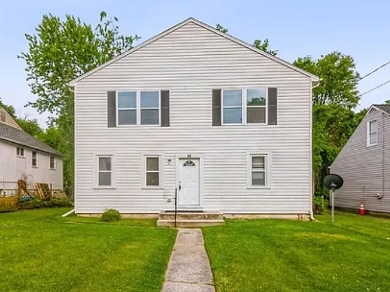 15 Village Rd — Photo 1
