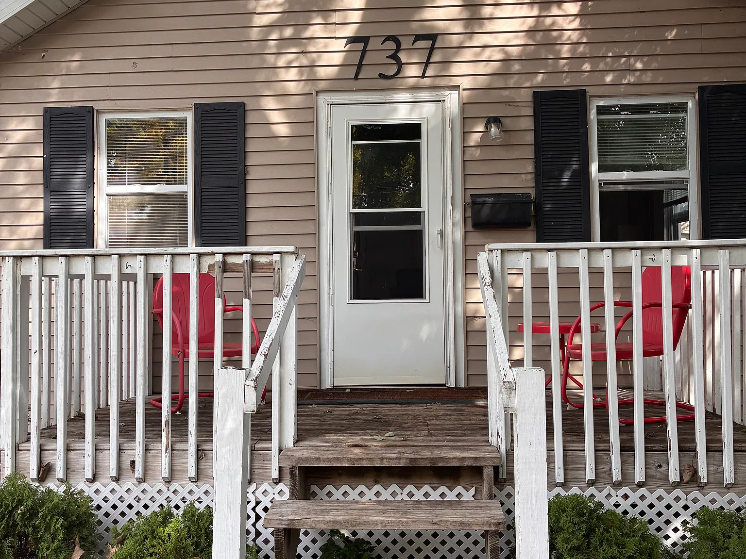 2 bed, 700 sqft, $1,325 — Photo 1