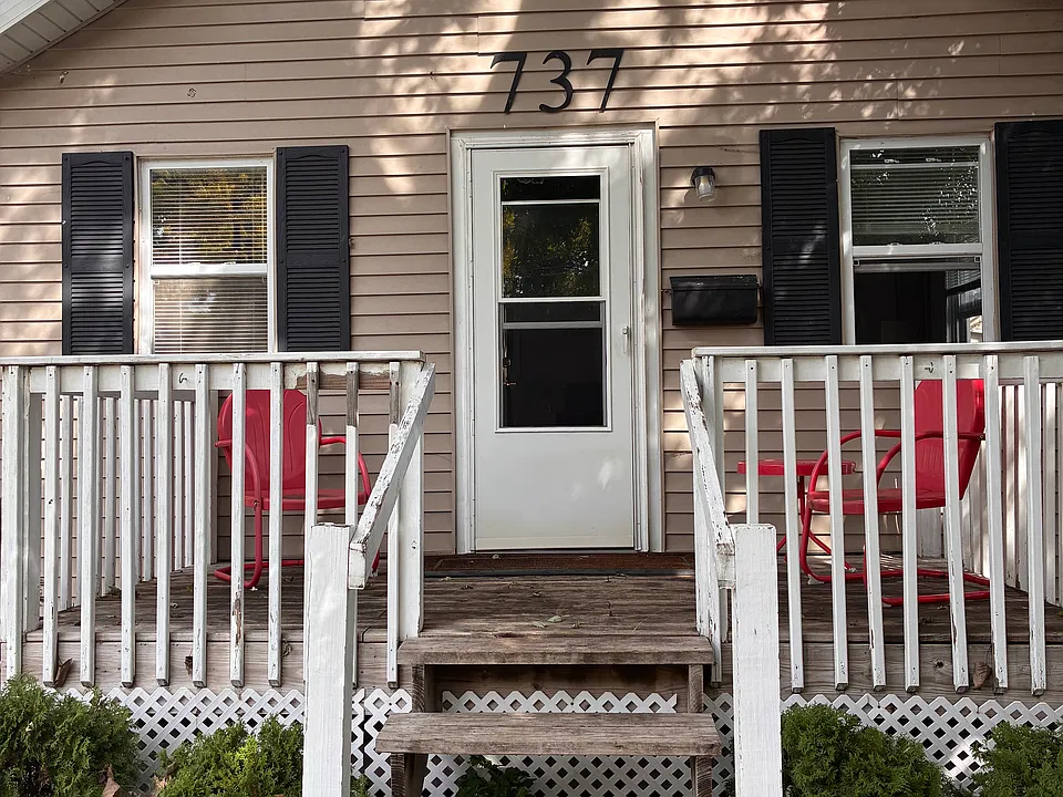 737 E Lake Ave