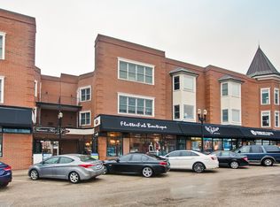 100 E Station St APT 336, Barrington, IL 60010