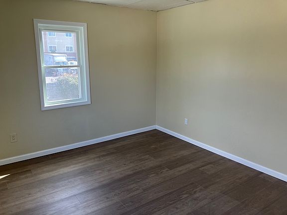 5th image of 302 Maple Ave APT 1