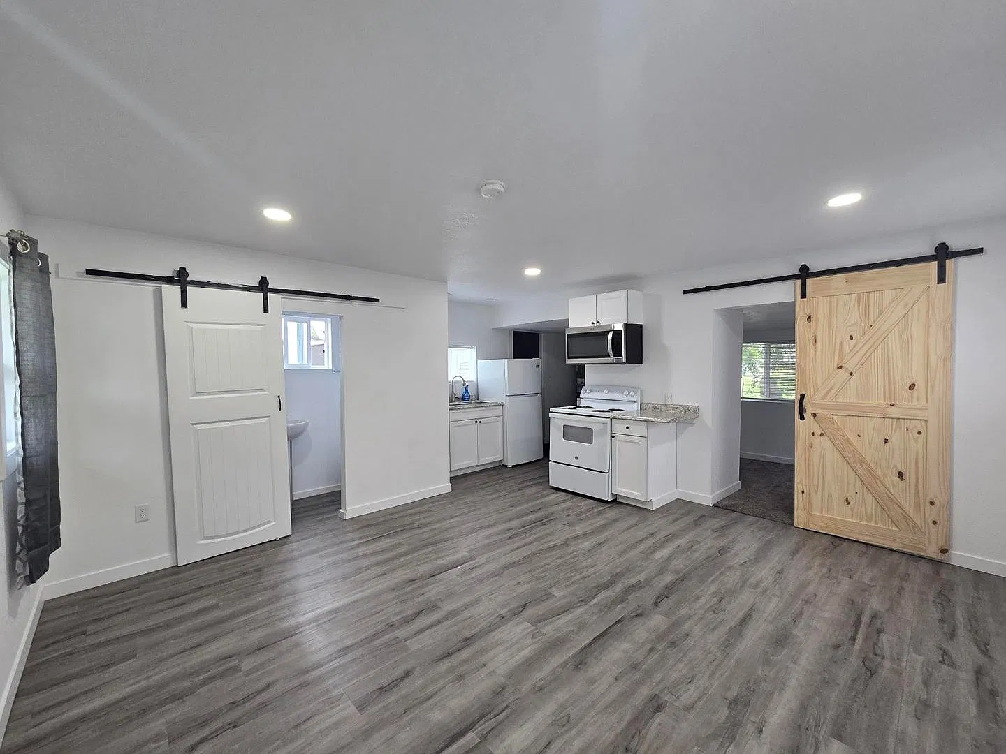 1 Bedroom, 1 bathroom House — Photo 3