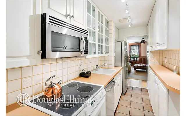 Sold by Douglas Elliman | media 23