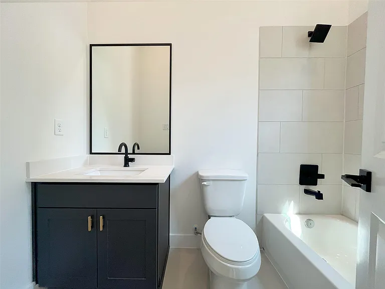 326 Eastwood St — Photo 17