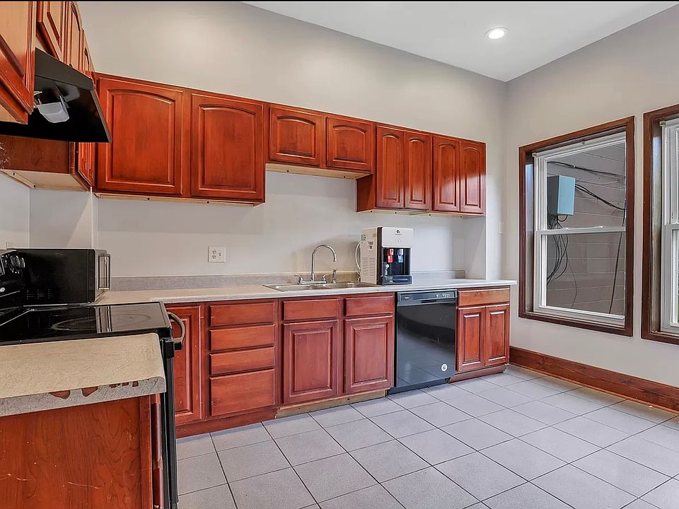 2nd image of 926 N Fountain Ave #1