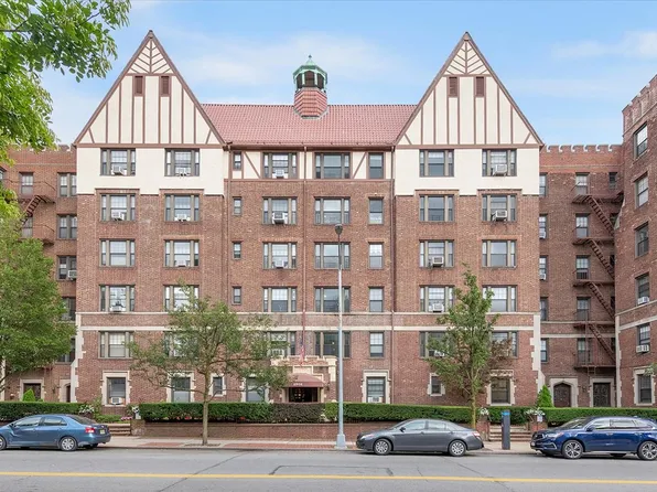 109-14 Ascan Avenue image 1 of 23