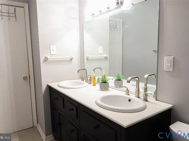 3221 Hunters Mill Dr — Photo 9