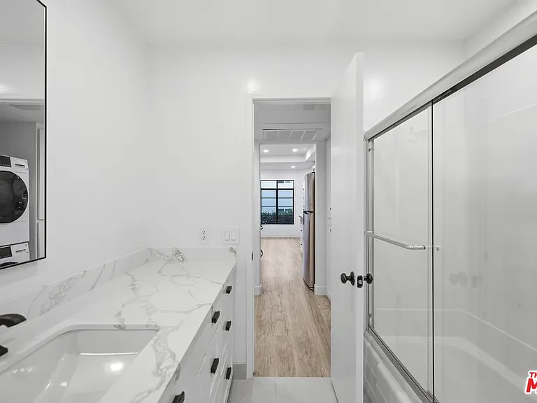 13025 Moorpark St #106 — Photo 14
