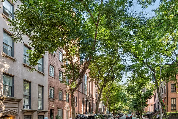 Sold by Compass | media 21