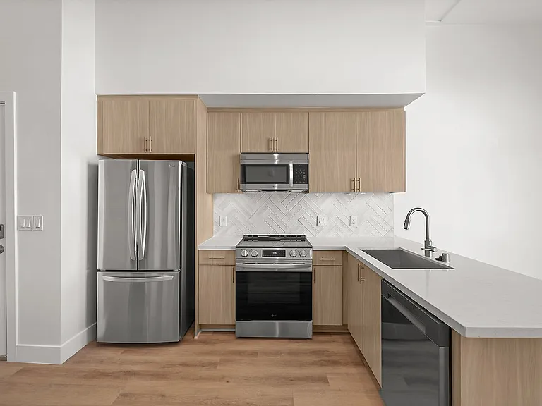 Pinnacle at MacArthur Place — Photo 12