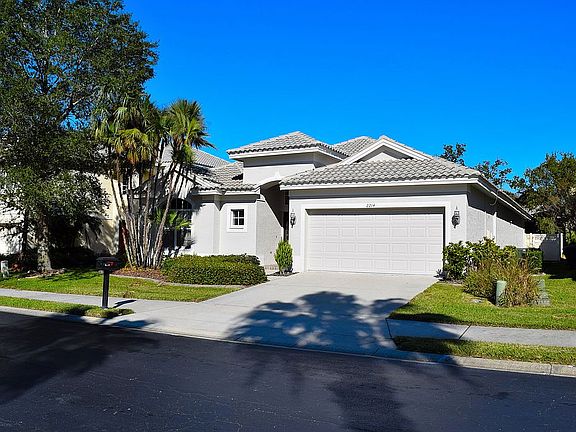4th image of 2214 Highland Woods Dr