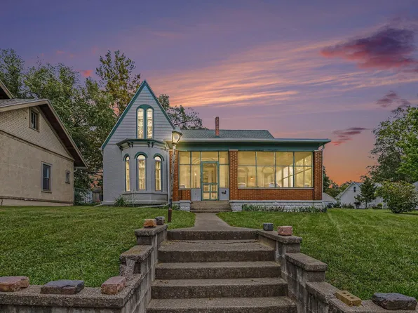 118 W Front St, Buchanan, MI 49107