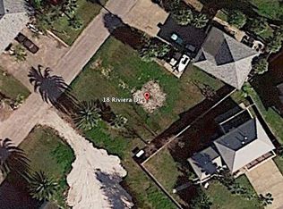 18 Riviera Dr, Rockport, TX 78382