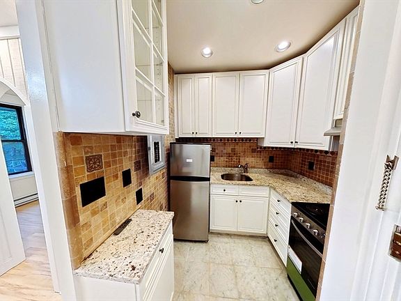 5th image of 40 Winchester St APT 8