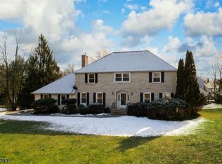 25 Willow Brook Ln, Annandale, NJ 08801