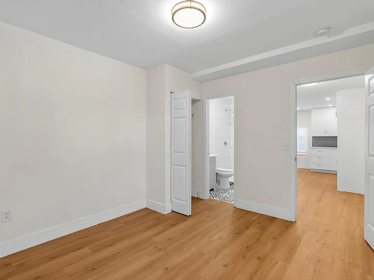 865 SE 12th St #A — Photo 26