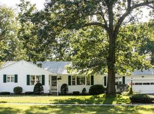 834 Shaker Rd, Longmeadow, MA 01106