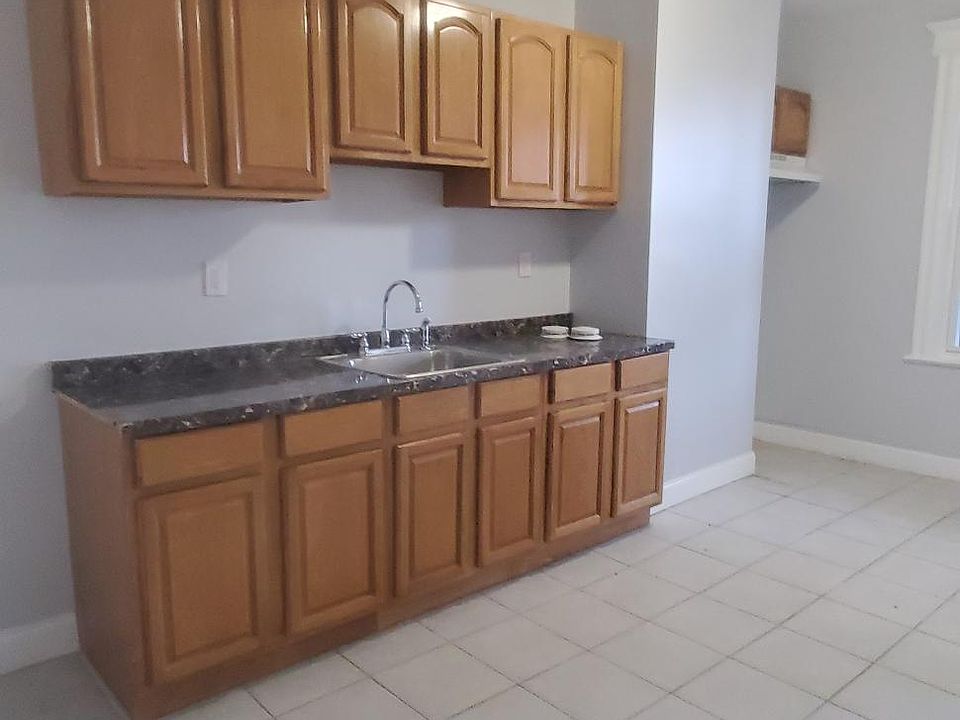 1st image of 534 S 11th St Floor 1