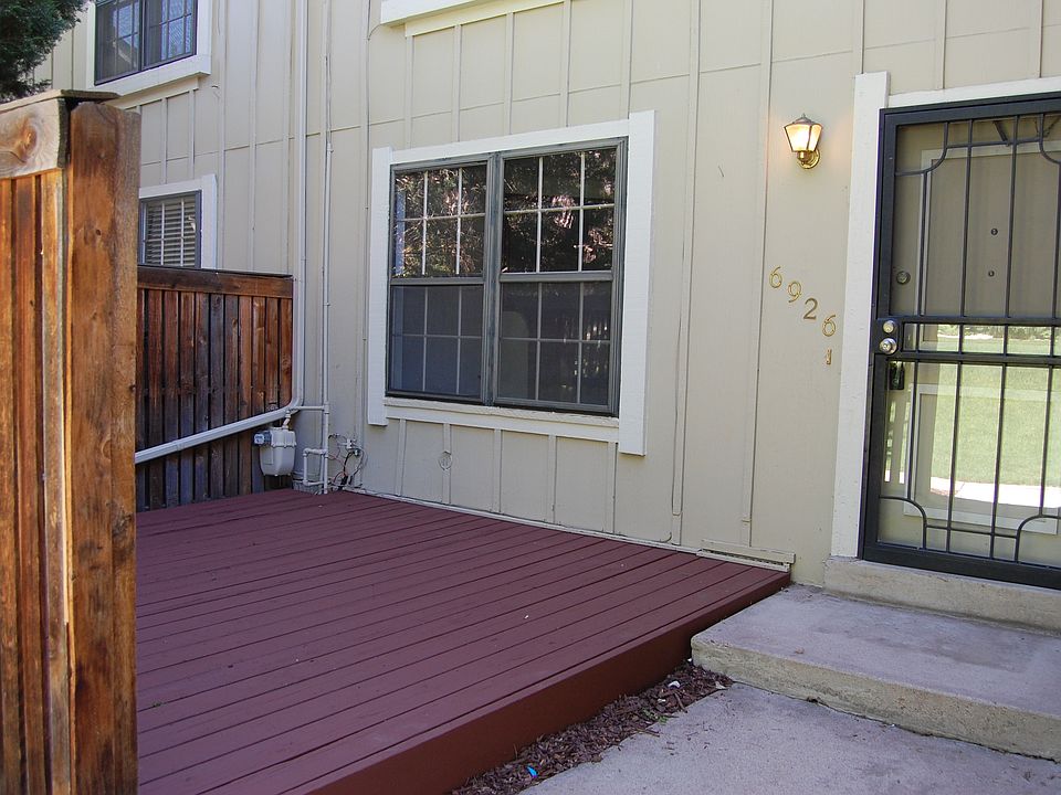 Front private patio