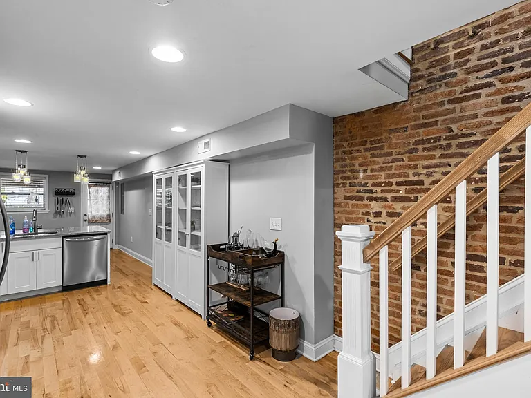 601 S Rose St — Photo 10