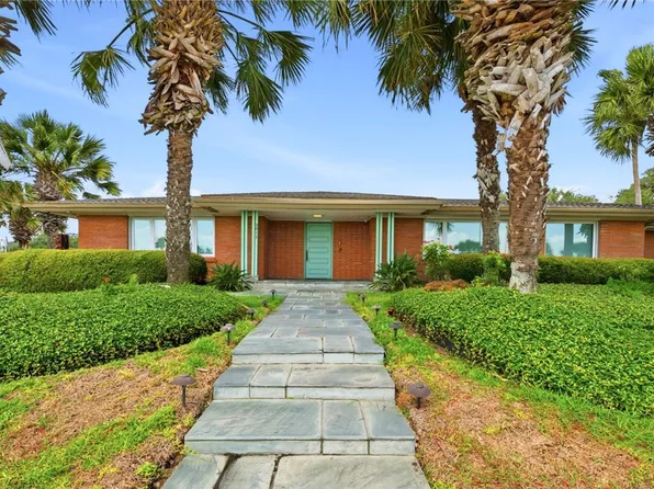 2011 Ocean Dr, Corpus Christi, TX 78404