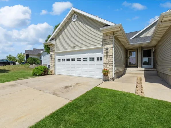 375 N 12th Ave, Hiawatha, IA 52233