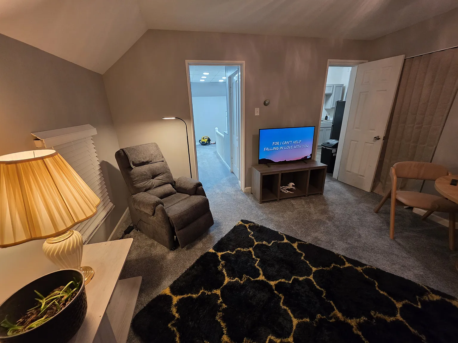 1 bed, 720 sqft, $1,200 — Photo 3