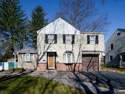395 Hickory Ave, Paramus, NJ, 07652