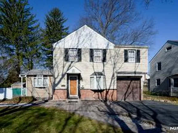 395 Hickory Ave, Paramus, NJ 07652