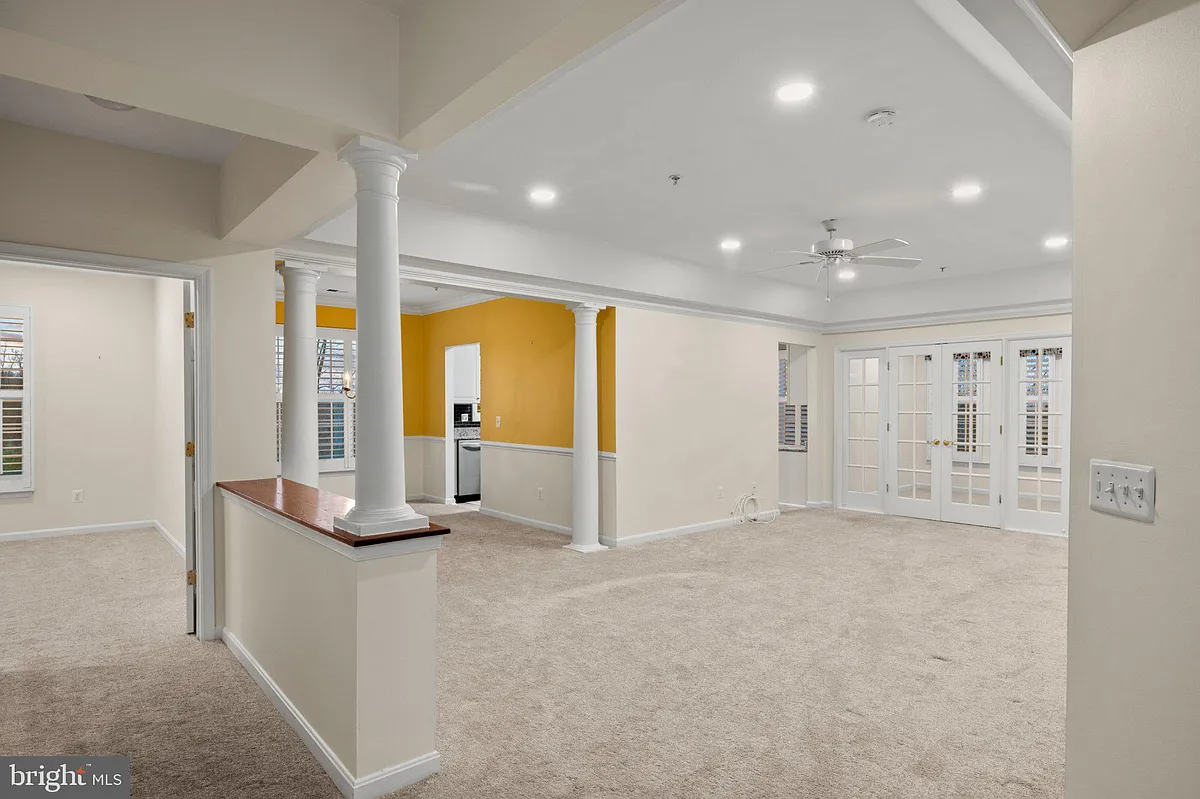 Building Photo - 6155 Shadywood Rd #406
