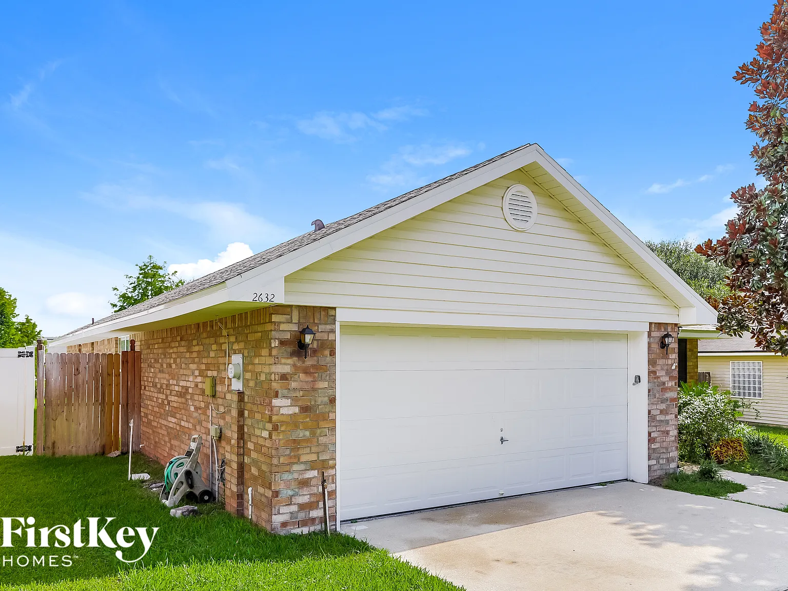 4 bed, 2.0 bath, 1898 sqft, $2,470 — Photo 2